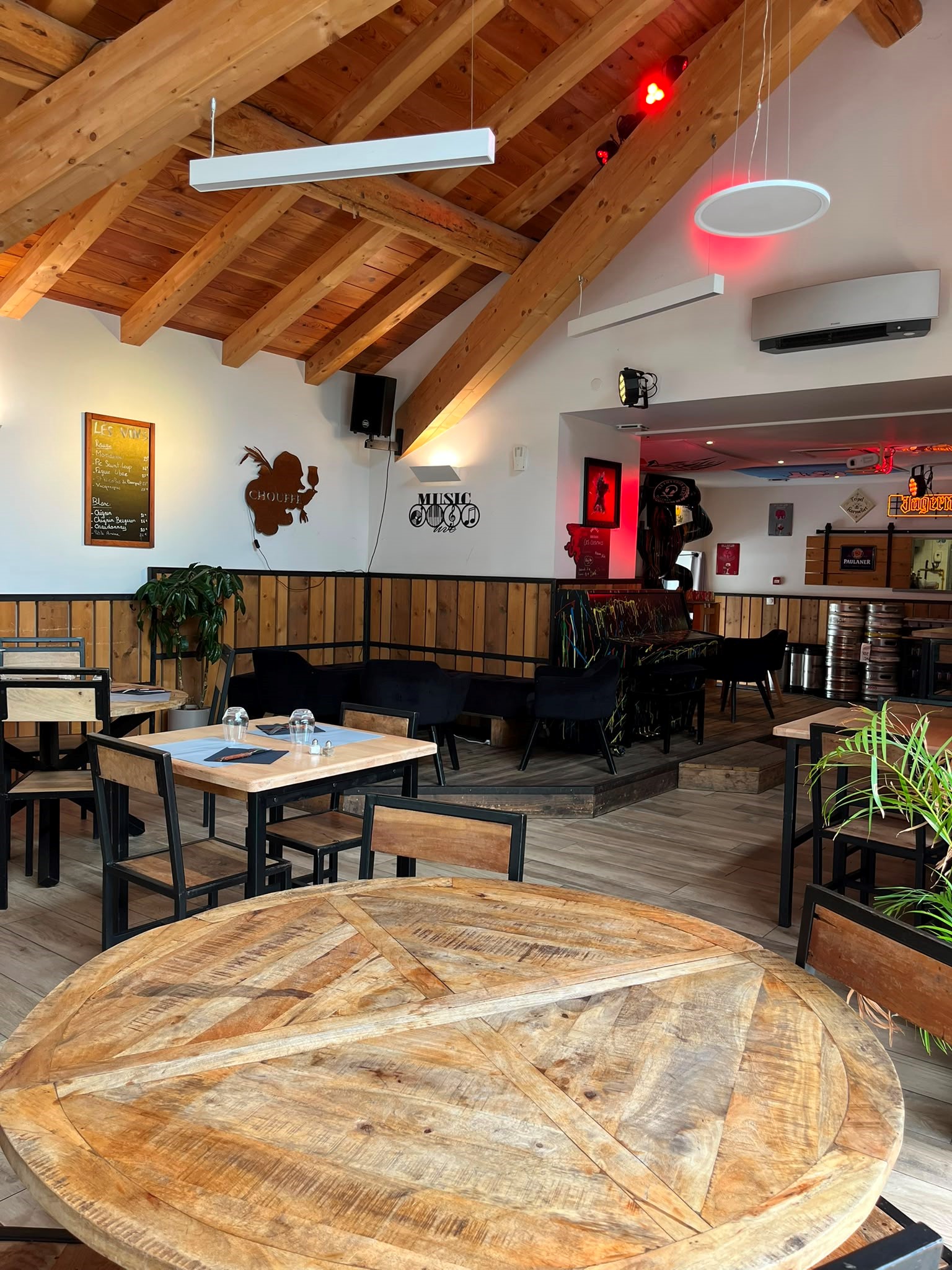 Chardon Bleu Restaurant & Bar